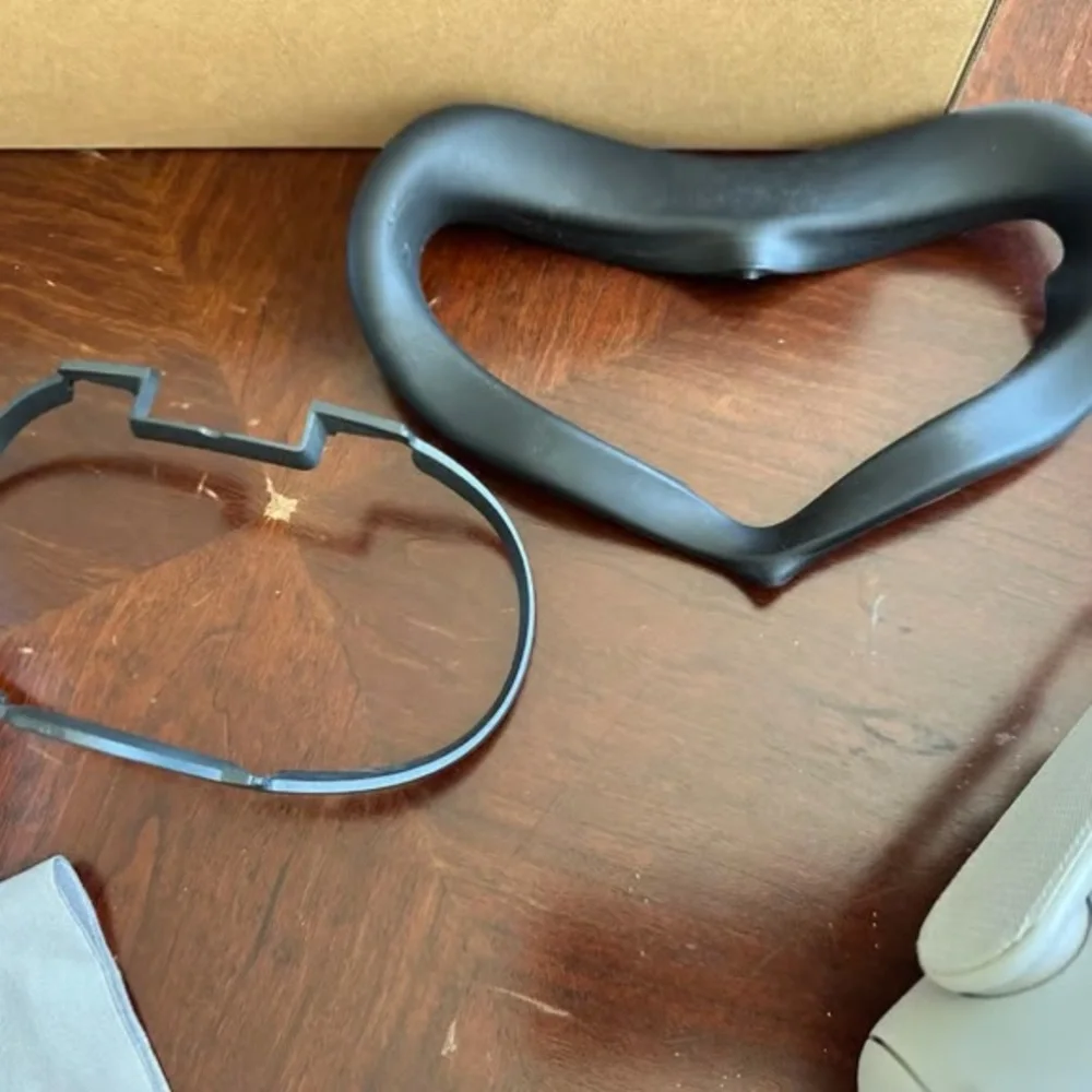 Kiwi White VR Headset Controllers
